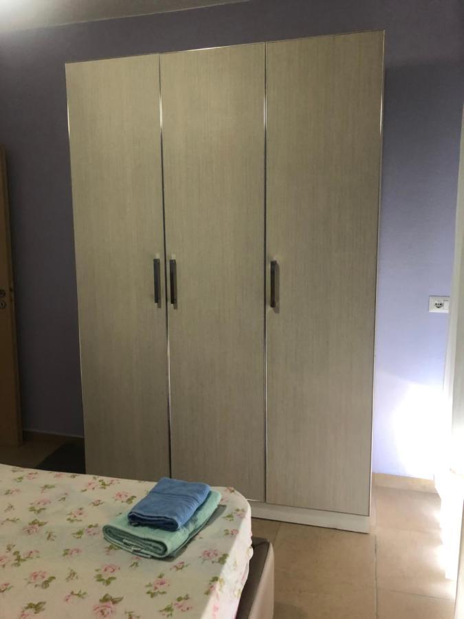Xhulio Apartments Sarandë Buitenkant foto