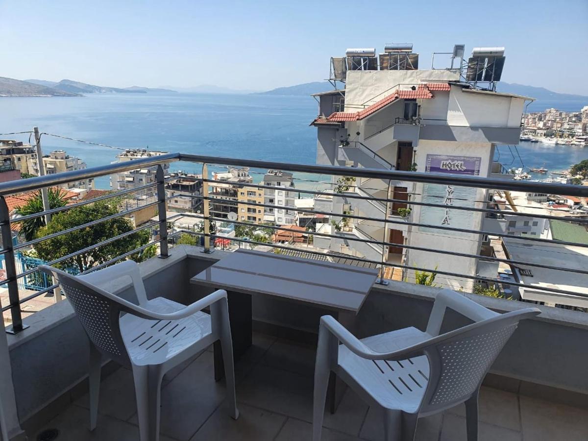 Xhulio Apartments Sarandë Buitenkant foto