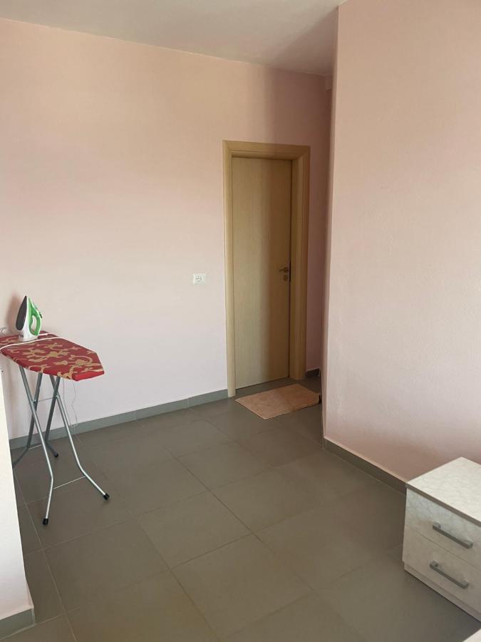 Xhulio Apartments Sarandë Buitenkant foto