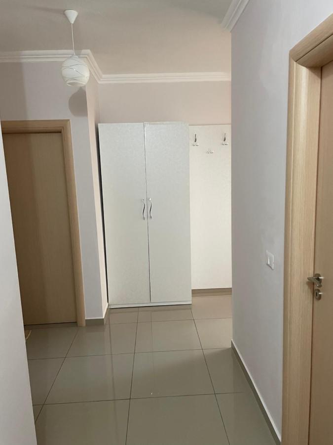 Xhulio Apartments Sarandë Buitenkant foto