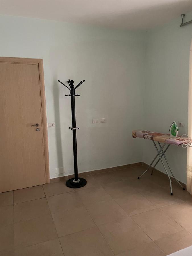 Xhulio Apartments Sarandë Buitenkant foto