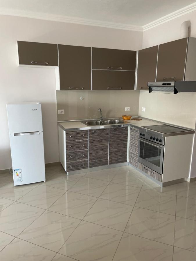 Xhulio Apartments Sarandë Buitenkant foto