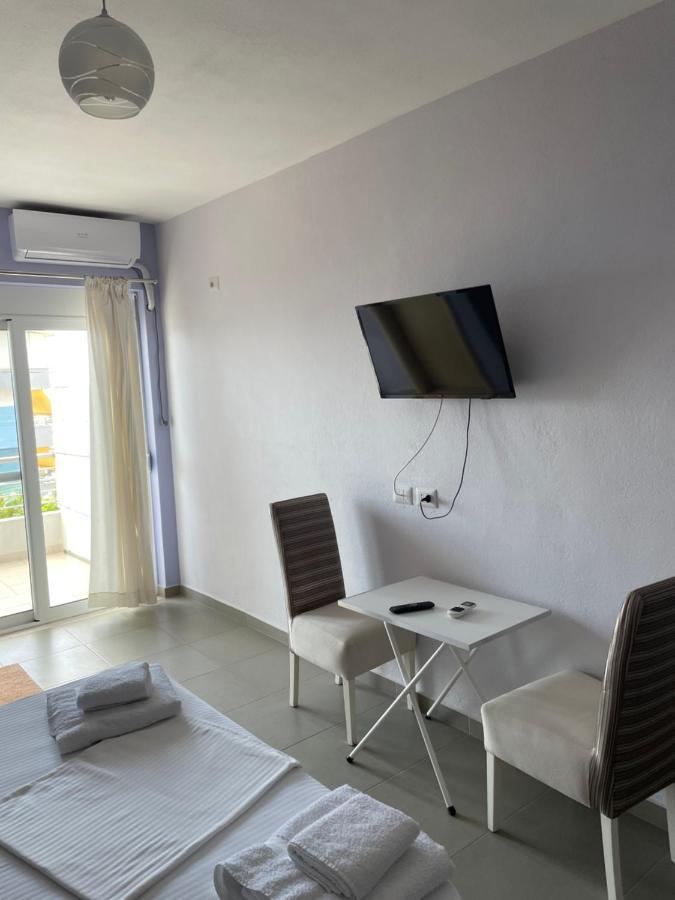 Xhulio Apartments Sarandë Buitenkant foto