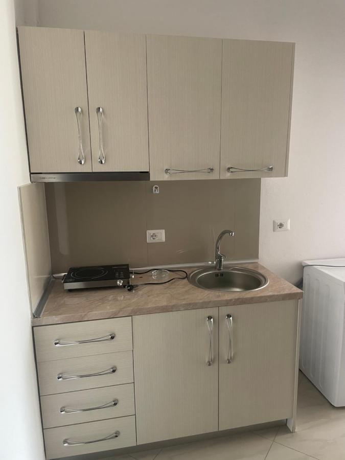 Xhulio Apartments Sarandë Buitenkant foto