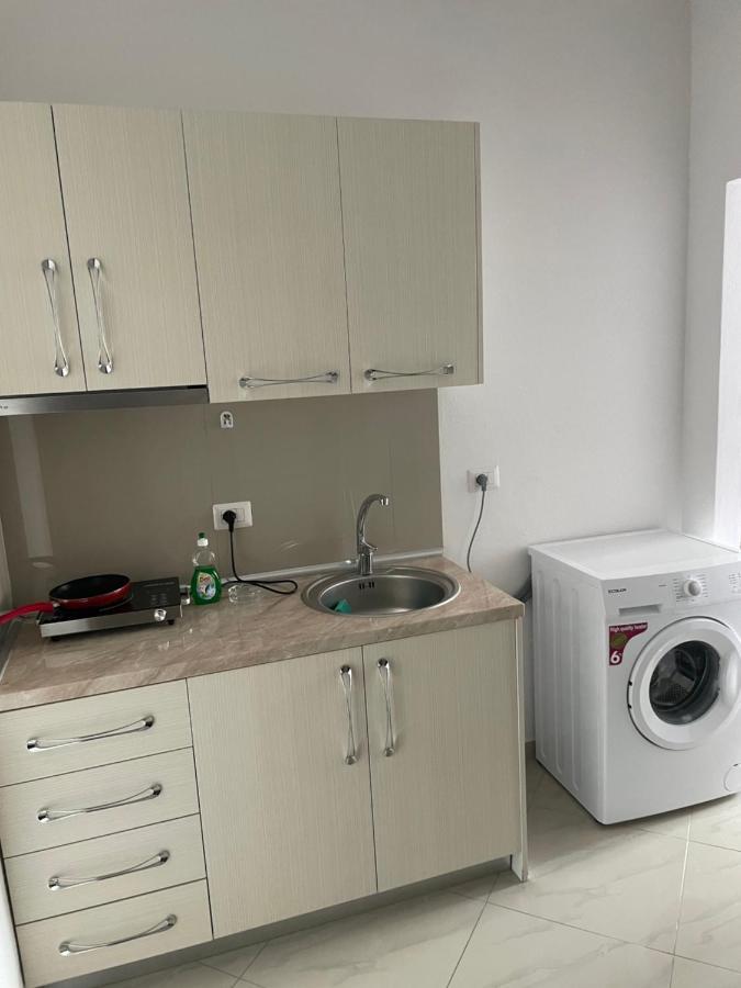Xhulio Apartments Sarandë Buitenkant foto