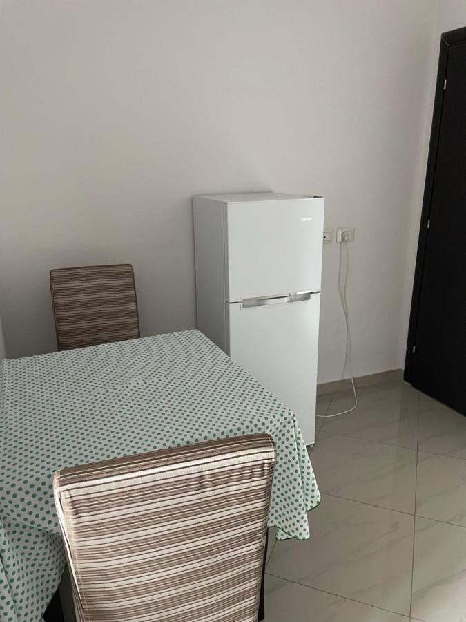 Xhulio Apartments Sarandë Buitenkant foto