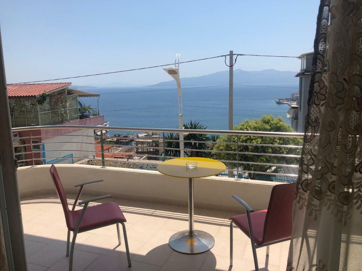 Xhulio Apartments Sarandë Buitenkant foto