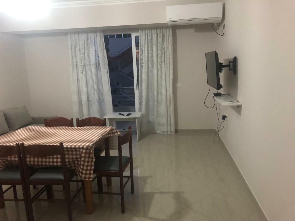 Xhulio Apartments Sarandë Buitenkant foto